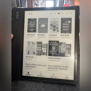 Kobo Forma BUNDLE 8GB E-Ink 8" E-Book Reader Black N782 w Case/Cord